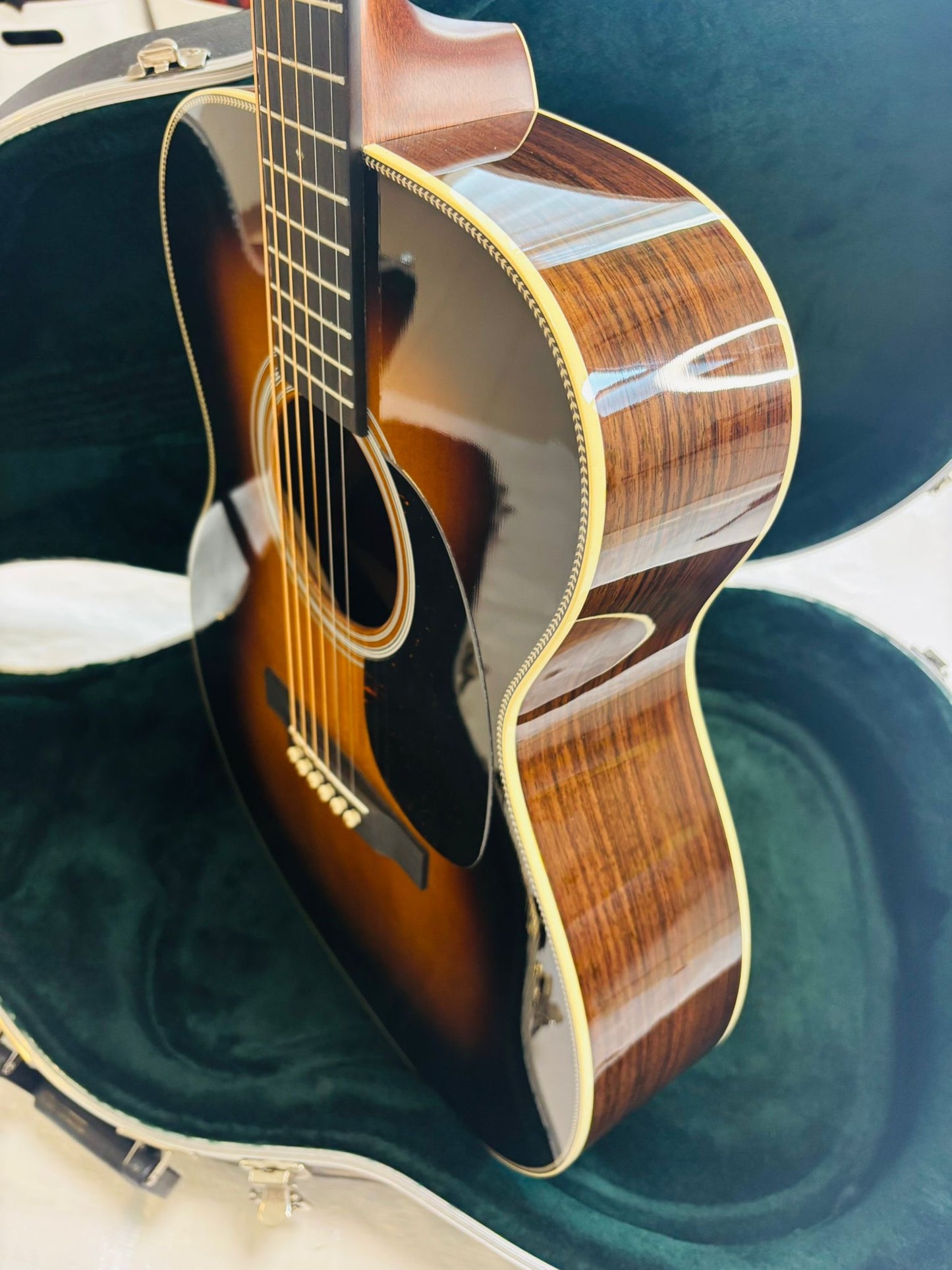 Martin 000-28 Sunburst (Pre-owned) 2023 Like New