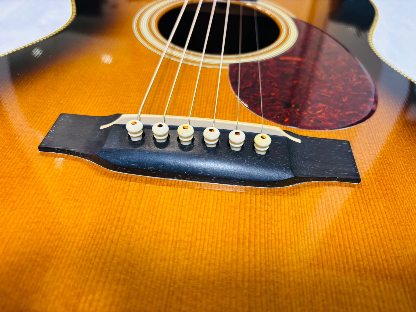 Martin OM-28V Vintage Series Sunburst (Pre-owned) 2000