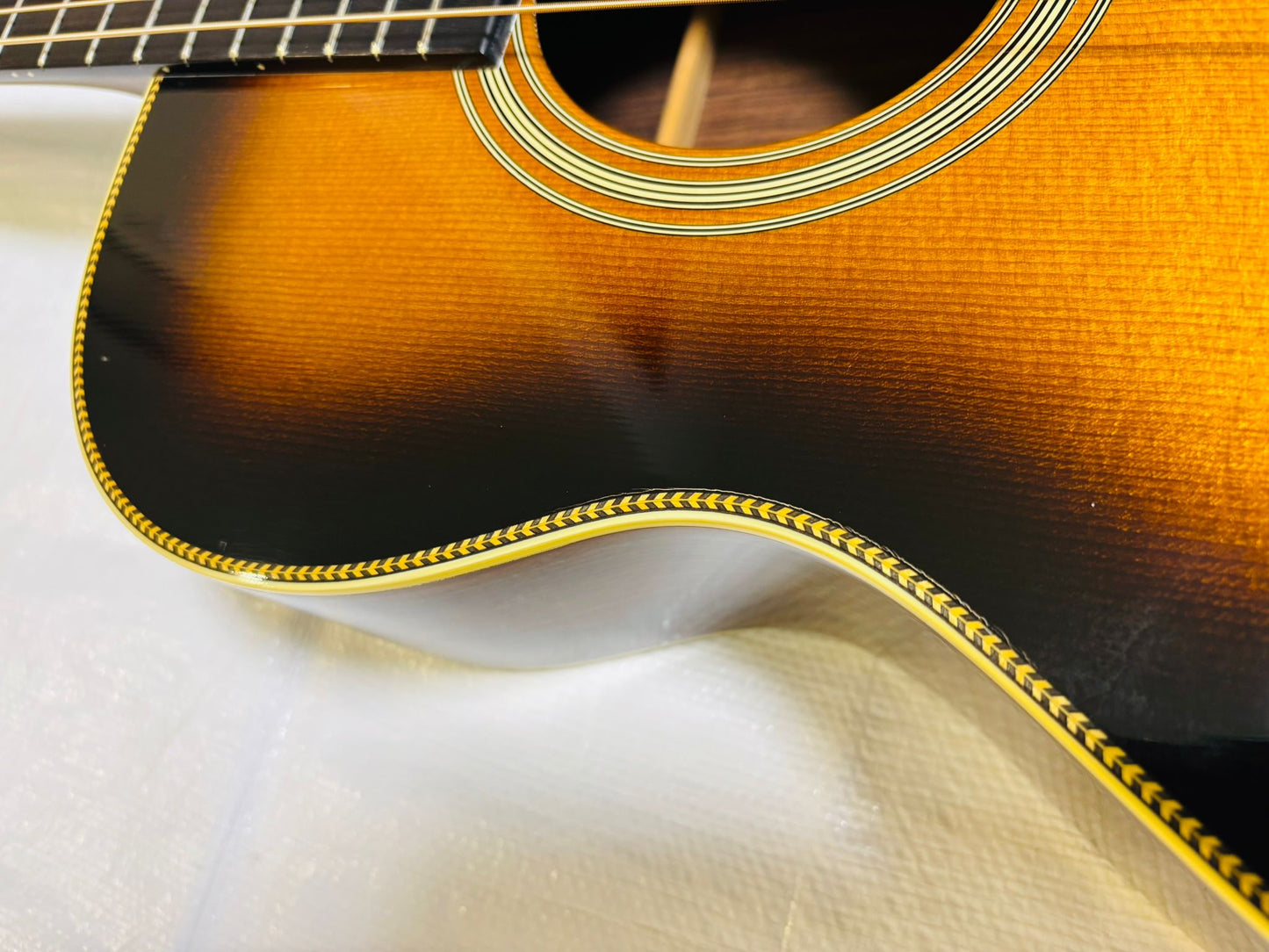 Martin OM-28V Vintage Series Sunburst (Pre-owned) 2000