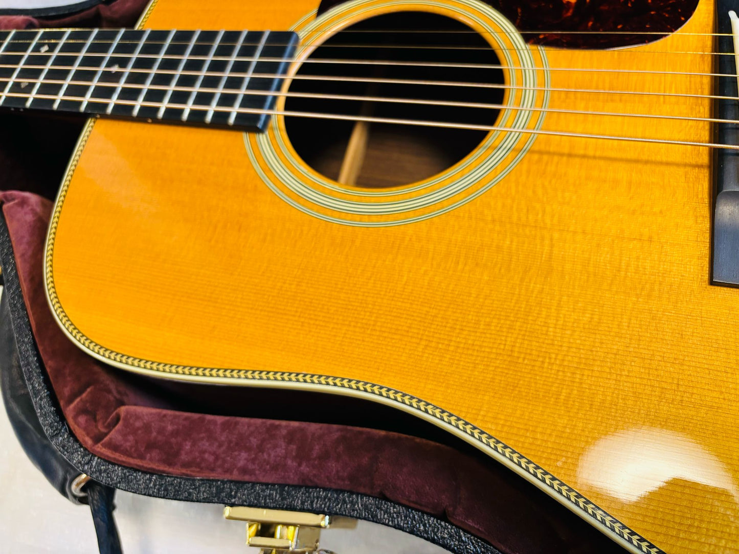 Martin HD-28V Vintage Series (Pre-Owned) 2014  LR Baggs M1pickup