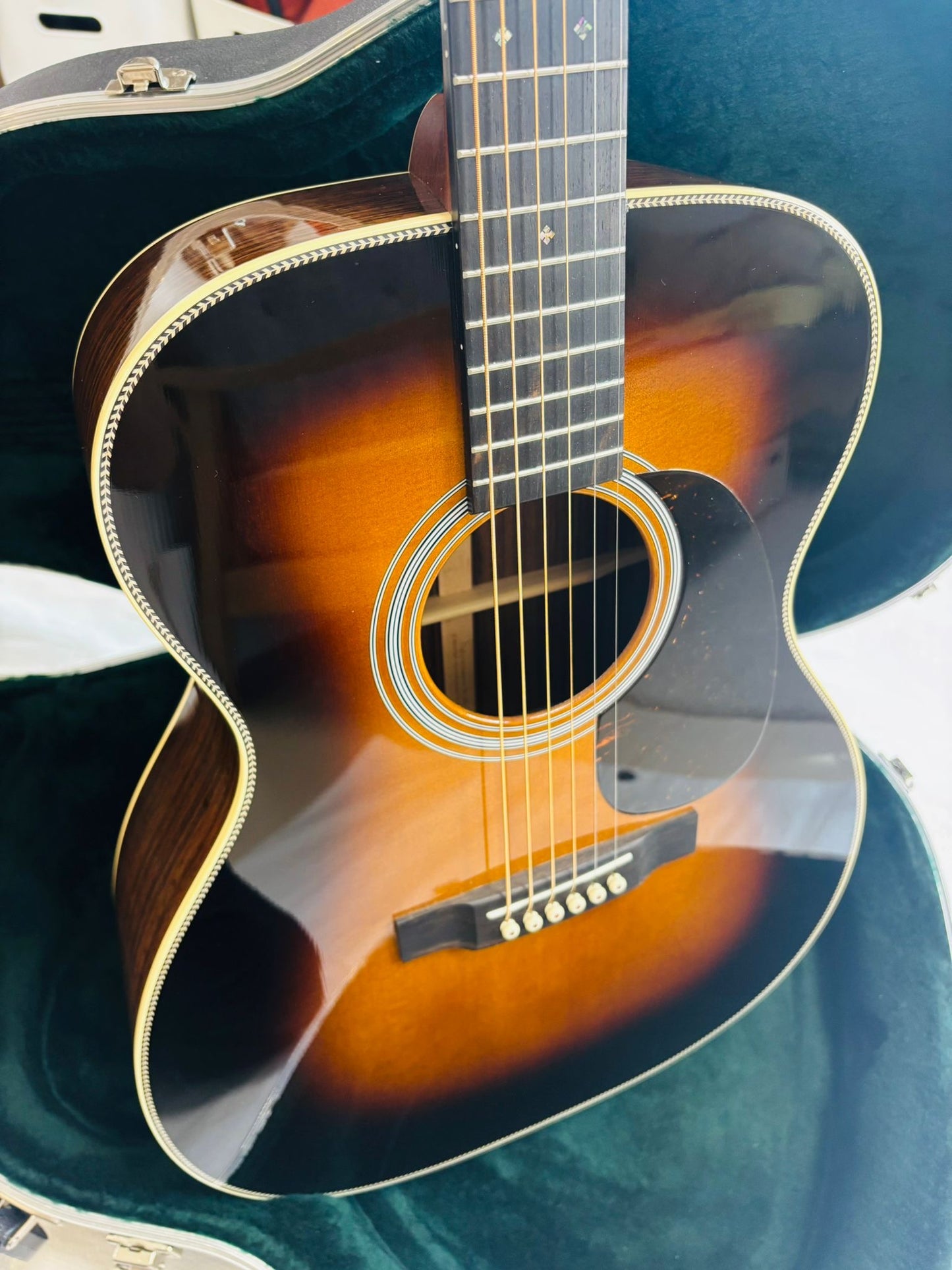 Martin 000-28 Sunburst (Pre-owned) 2023 Like New