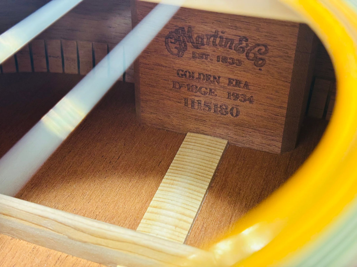 Martin D-18GE Golden Era 2004 – Adirondack & Mahogany Powerhouse