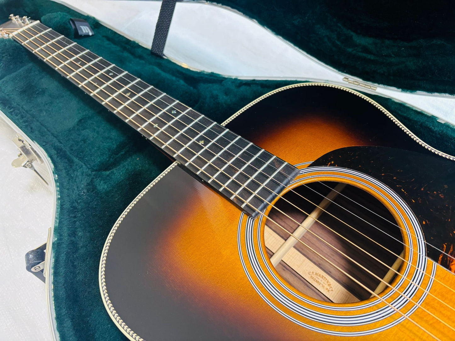 Martin 000-28 Sunburst (Pre-owned) 2023 Like New