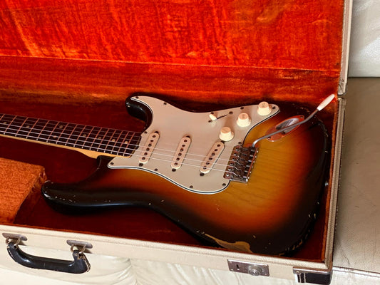 1963 Original Fender Stratocaster (Pre CBS) refinished - White case