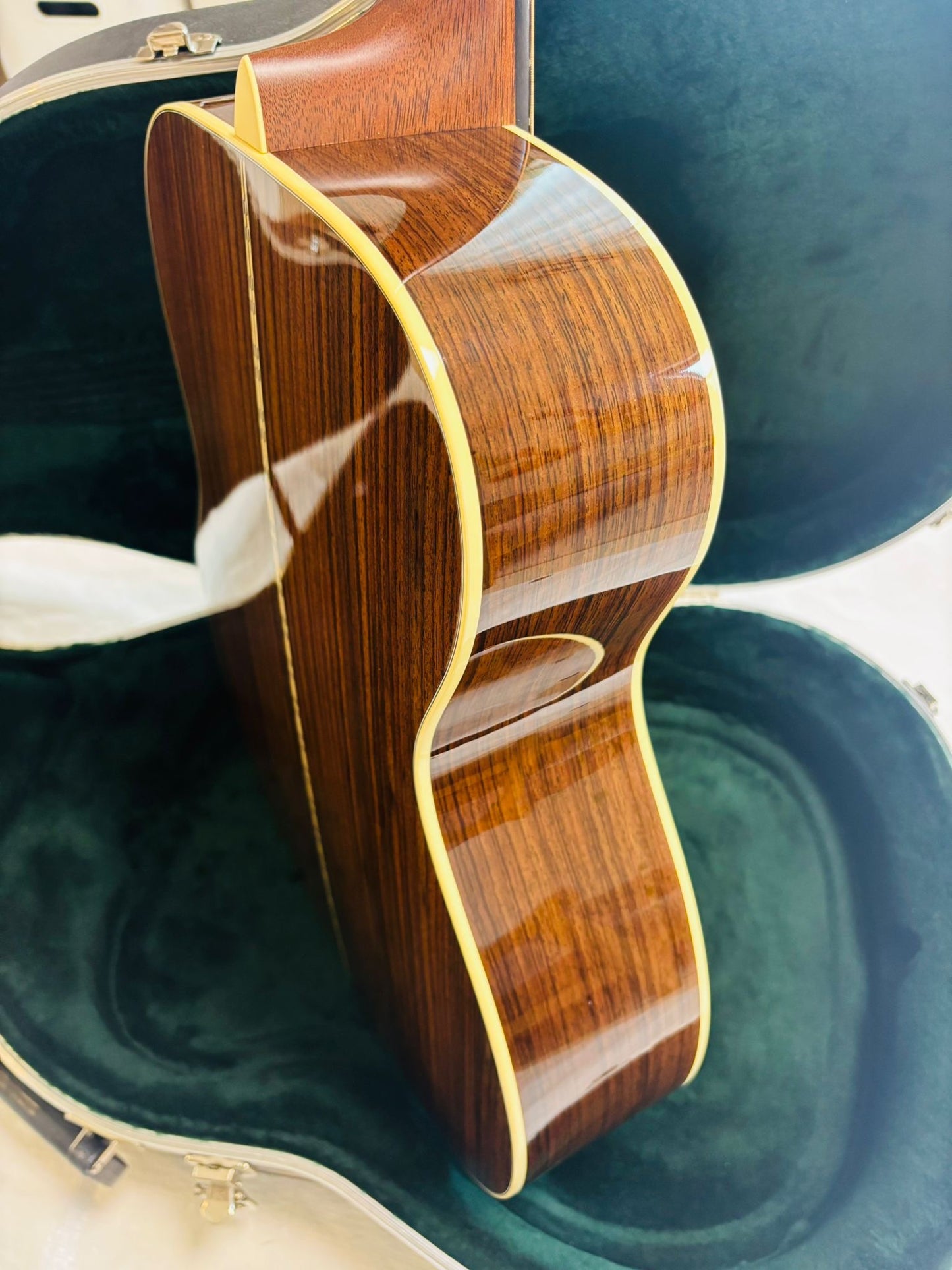 Martin 000-28 Sunburst (Pre-owned) 2023 Like New