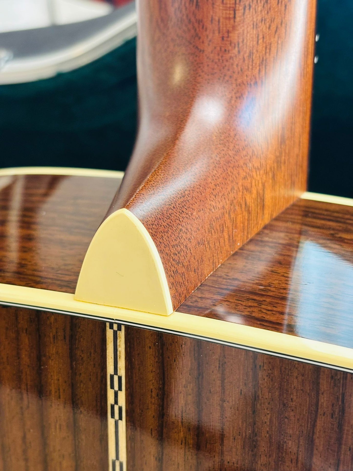 Martin 000-28 Sunburst (Pre-owned) 2023 Like New