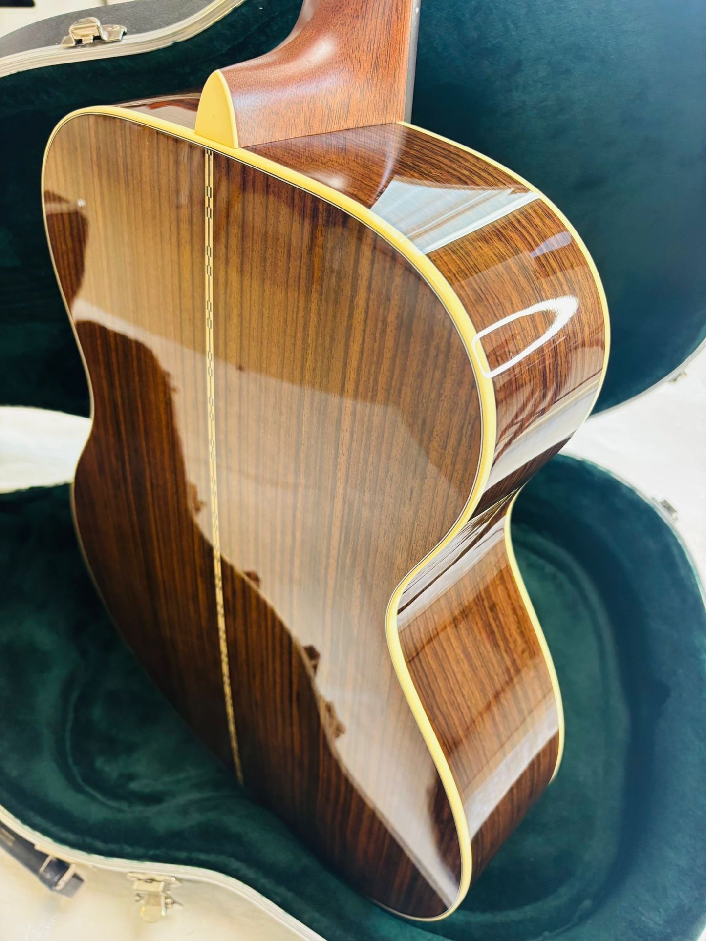 Martin 000-28 Sunburst (Pre-owned) 2023 Like New