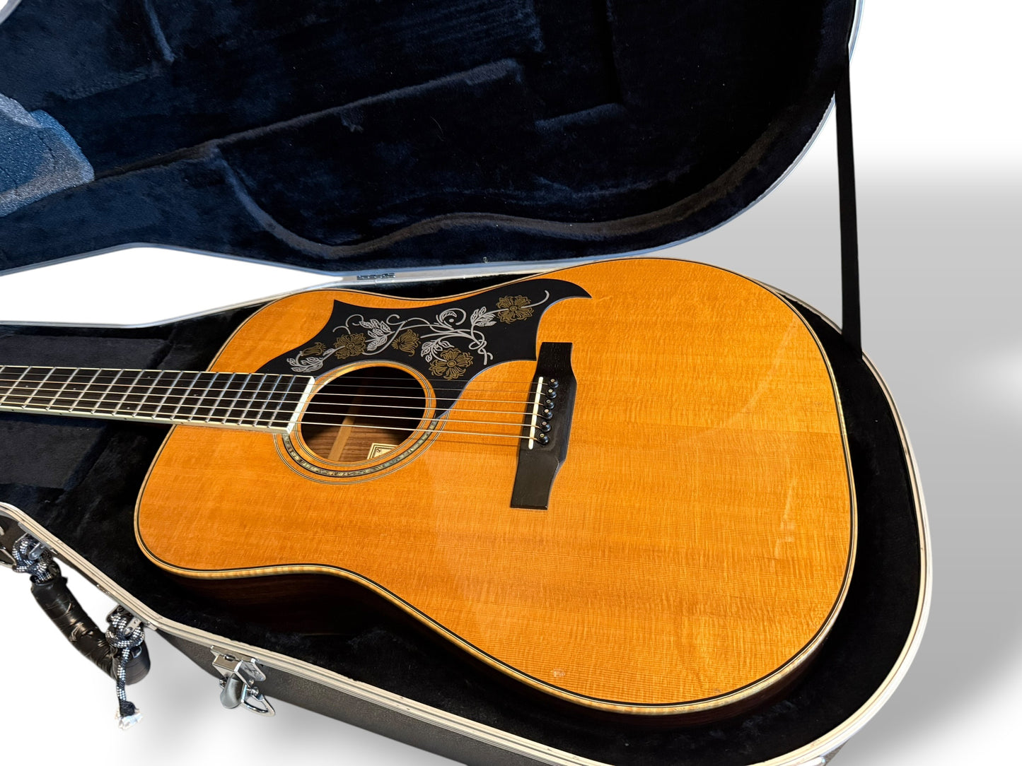 Larrivee D-09 (Pre-owned) 2000 - LR Baggs