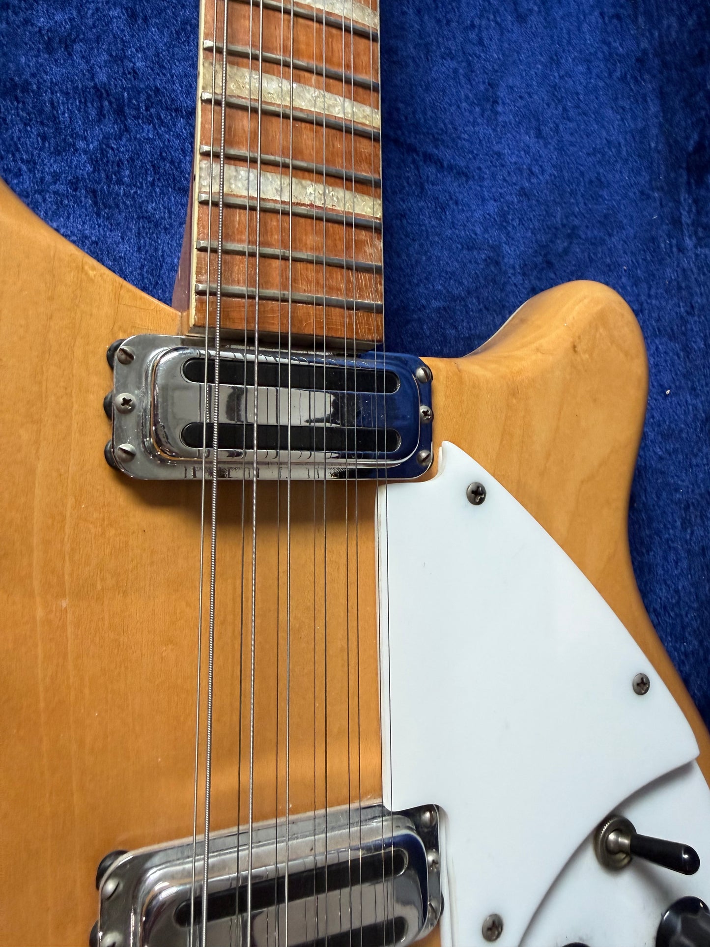 Rickenbacker 360/12  Mapleglo 1967