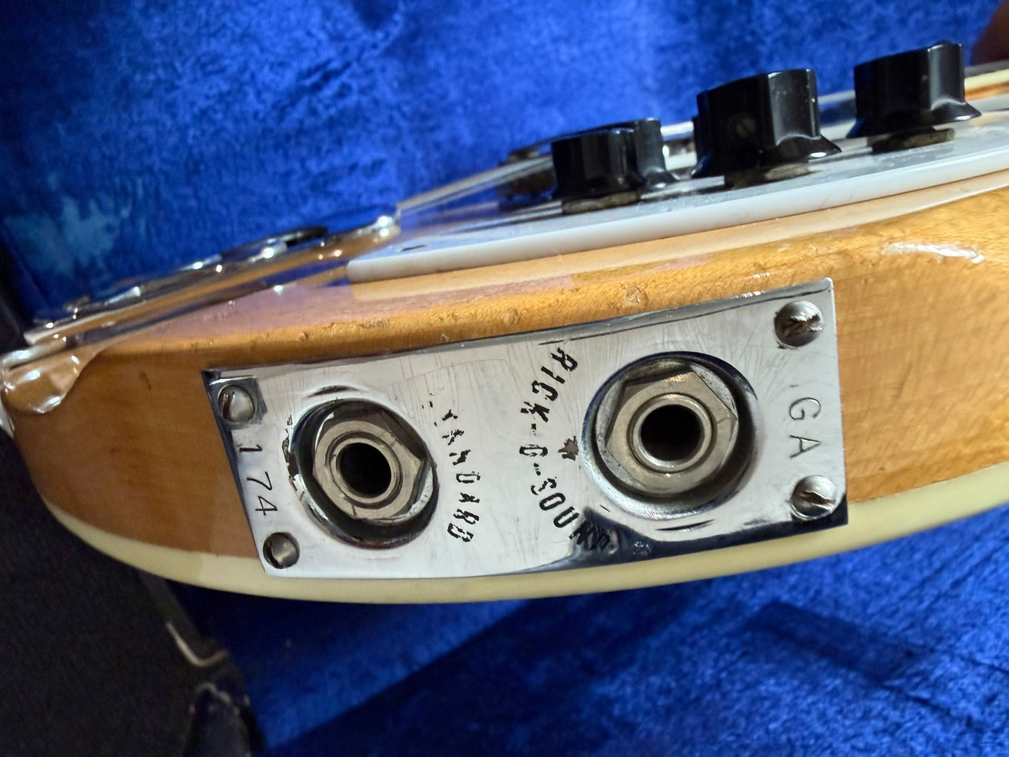 Rickenbacker 360/12  Mapleglo 1967