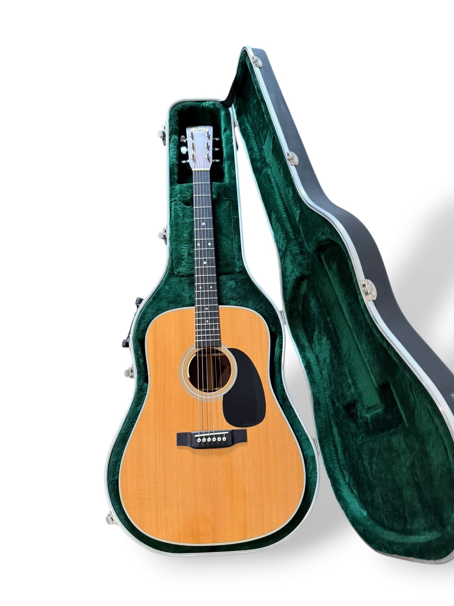 Martin D-28 standard 2000 with L.R Baggs Anthem