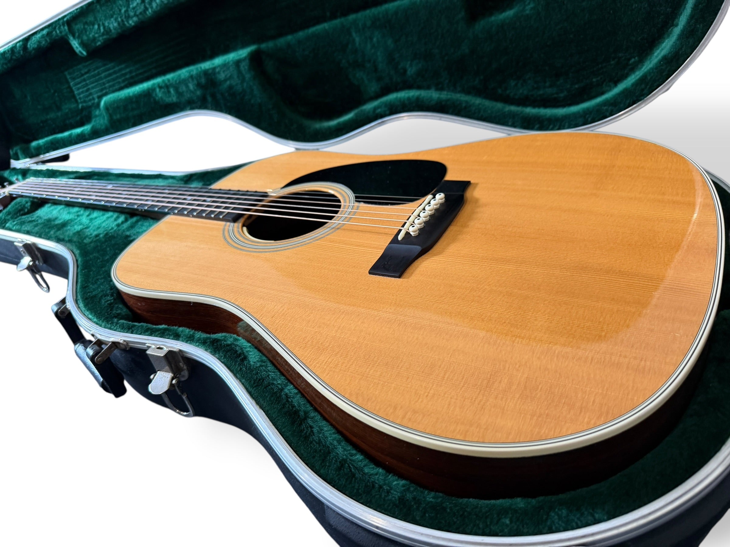 Martin D-28 standard 2000 with L.R Baggs Anthem – Guitar-Heroes