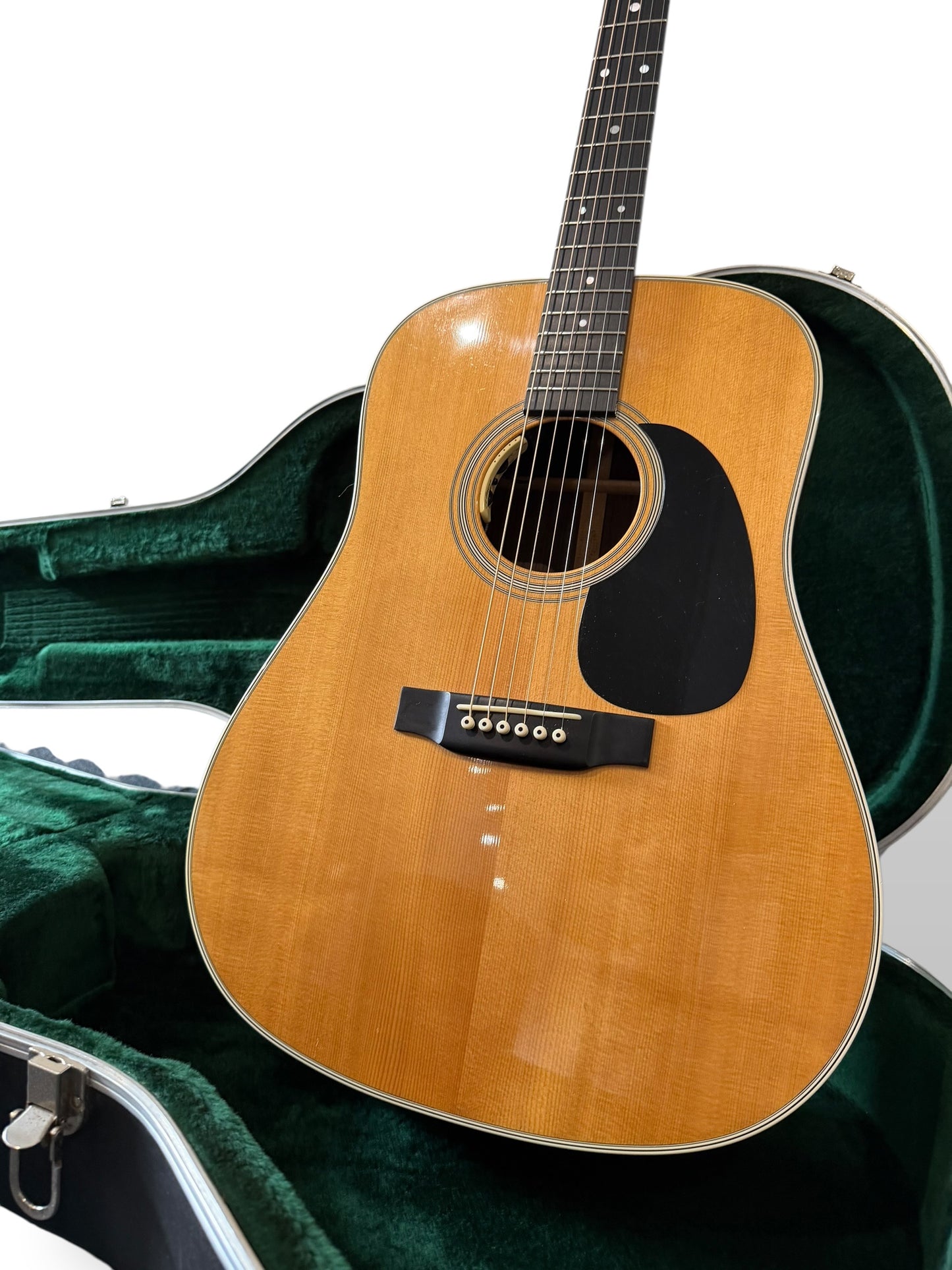Martin D-28 standard 2000 with L.R Baggs Anthem