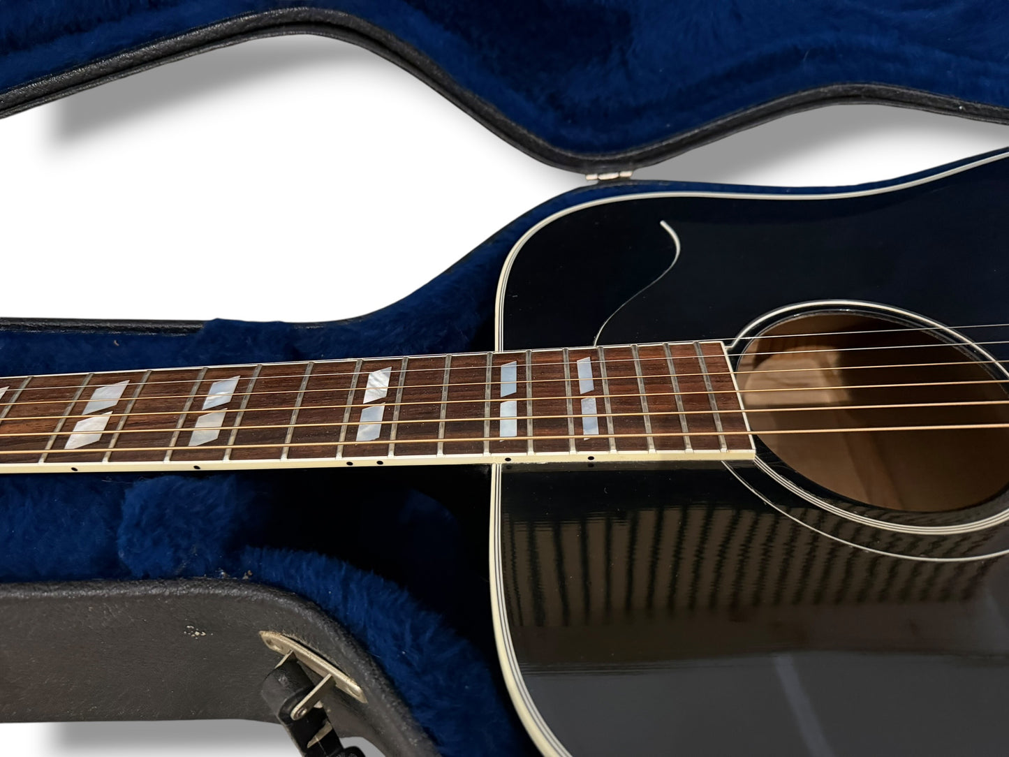 Gibson Elvis Presley Dove (2002) – Limited Edition