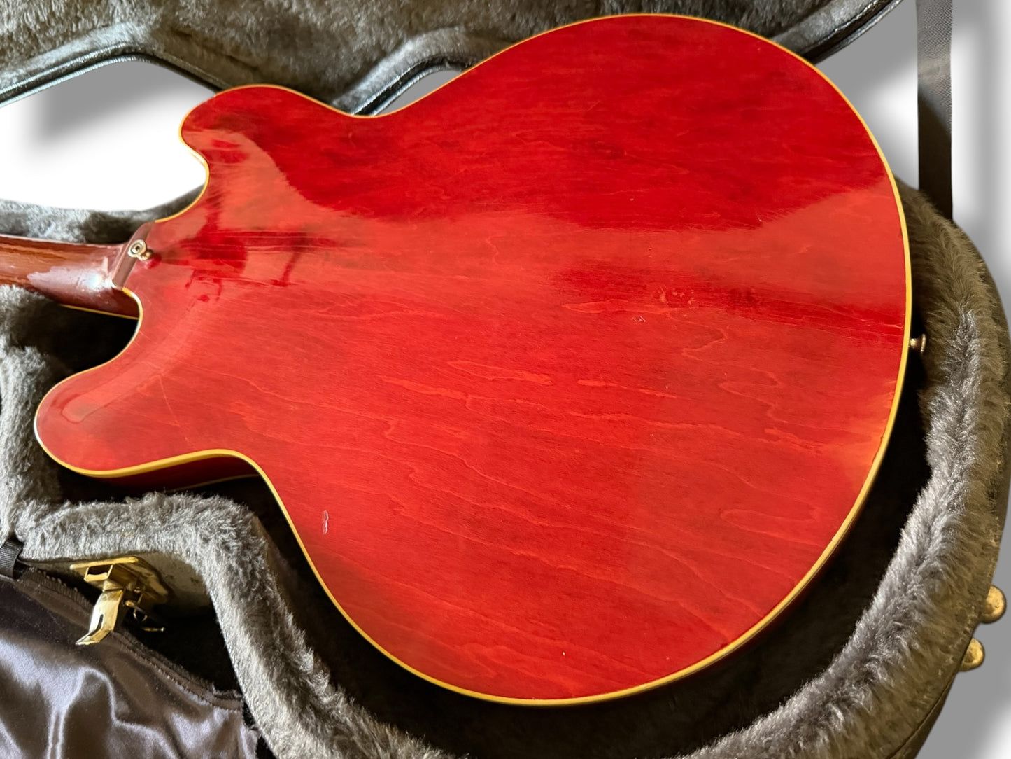 Gibson ES-335 (1962) –  Vintage Cherry
