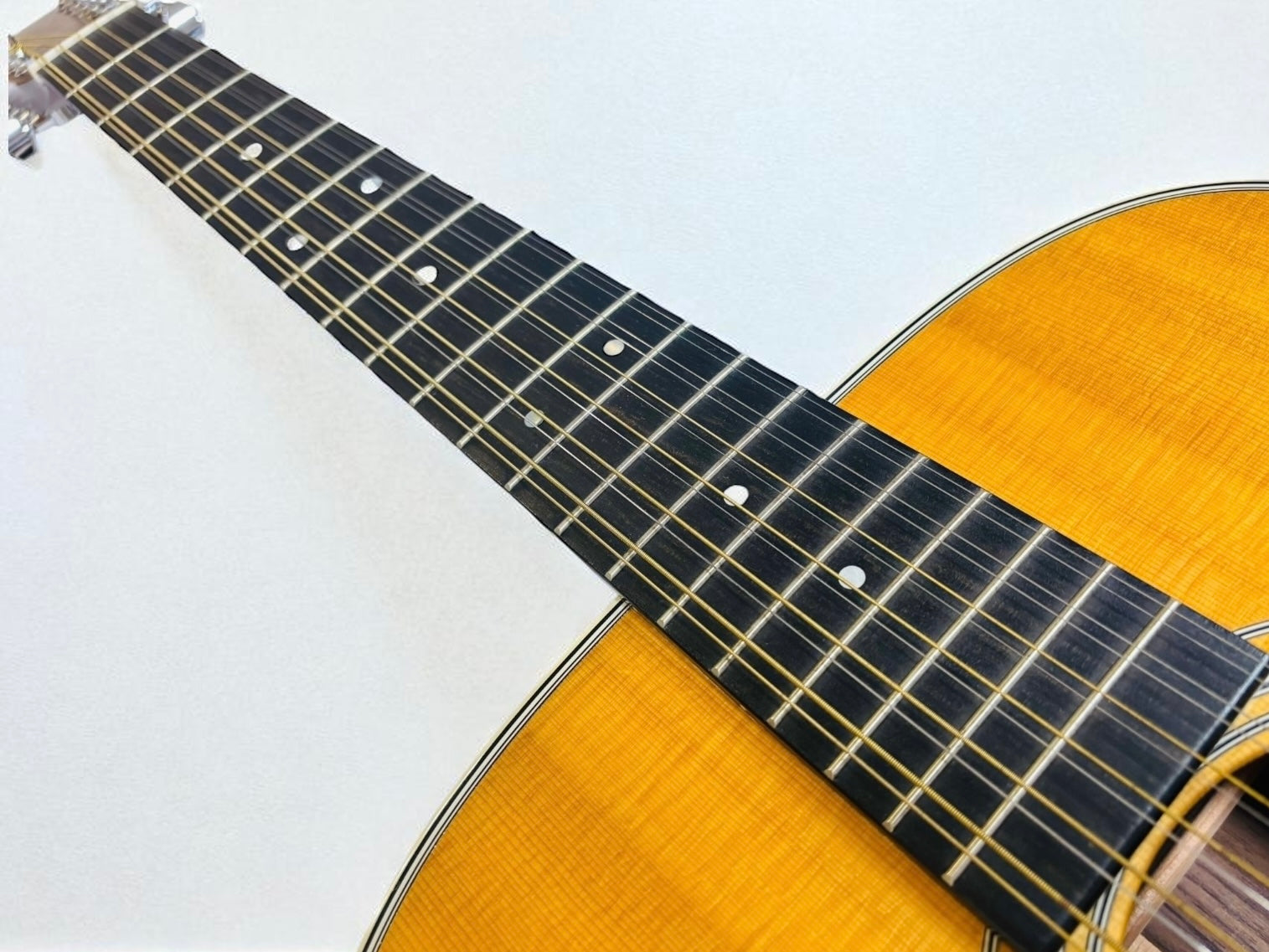 Martin D12-28 (Pre-owned) 2013 with Fishman pickup – Guitar-Heroes