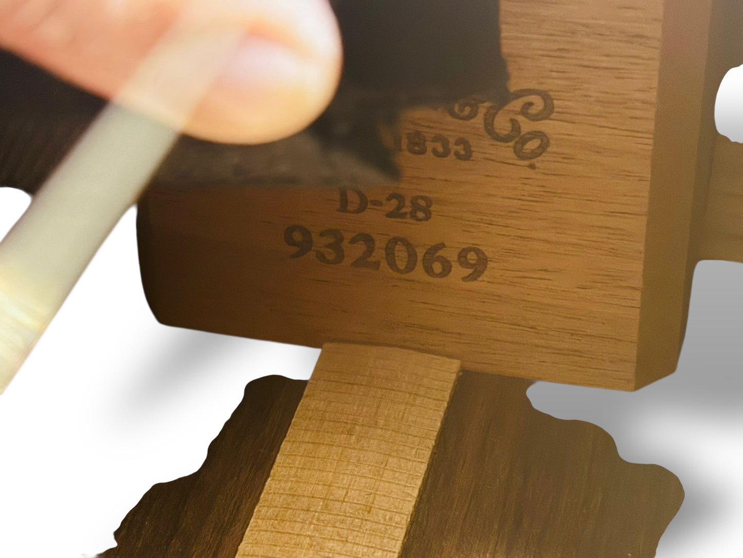 Martin D-28 (Pre-owned) 2003 LR Baggs Anthem