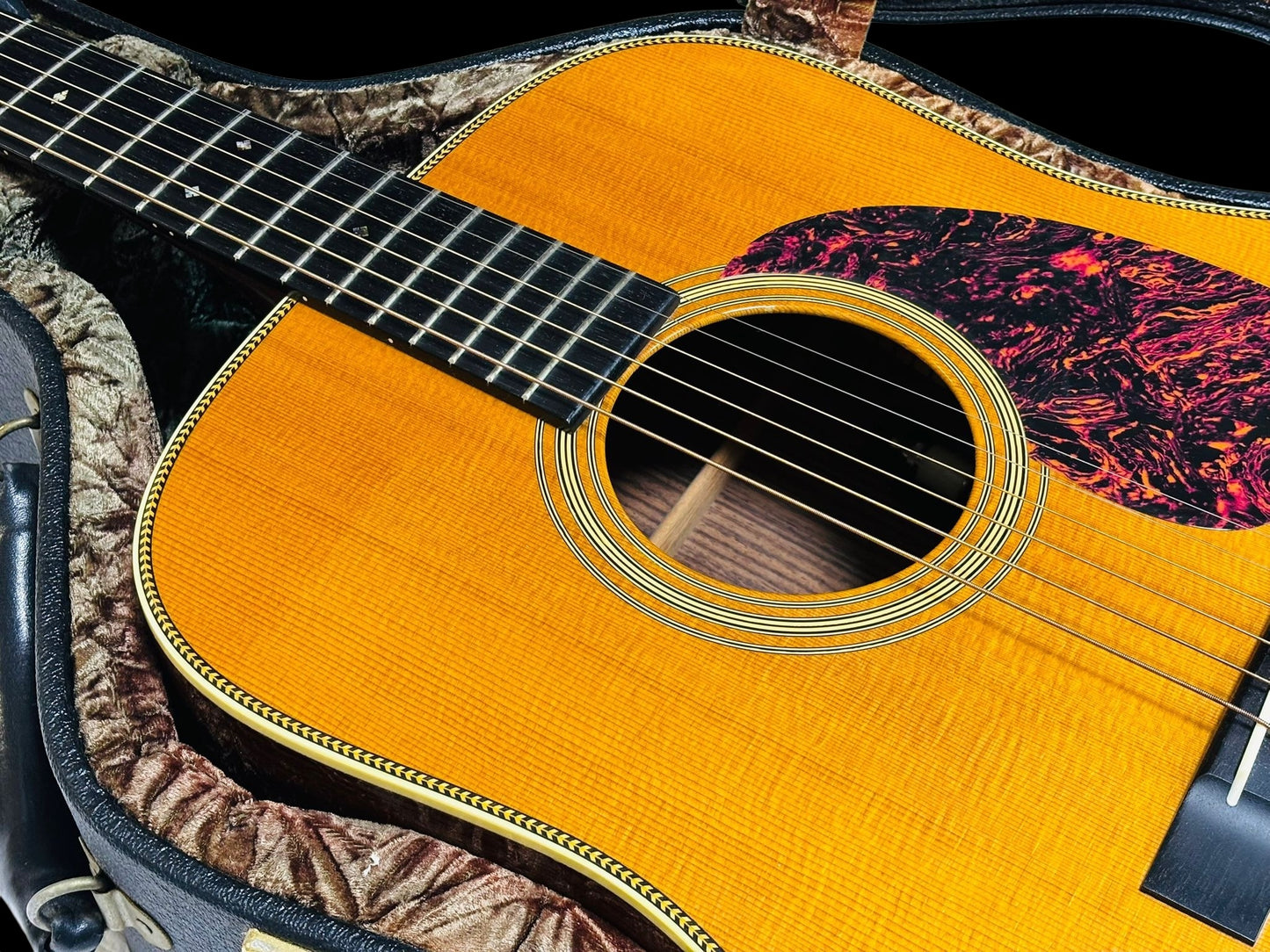 Martin HD-28V (Pre-owned) vintage series with pickup 2008