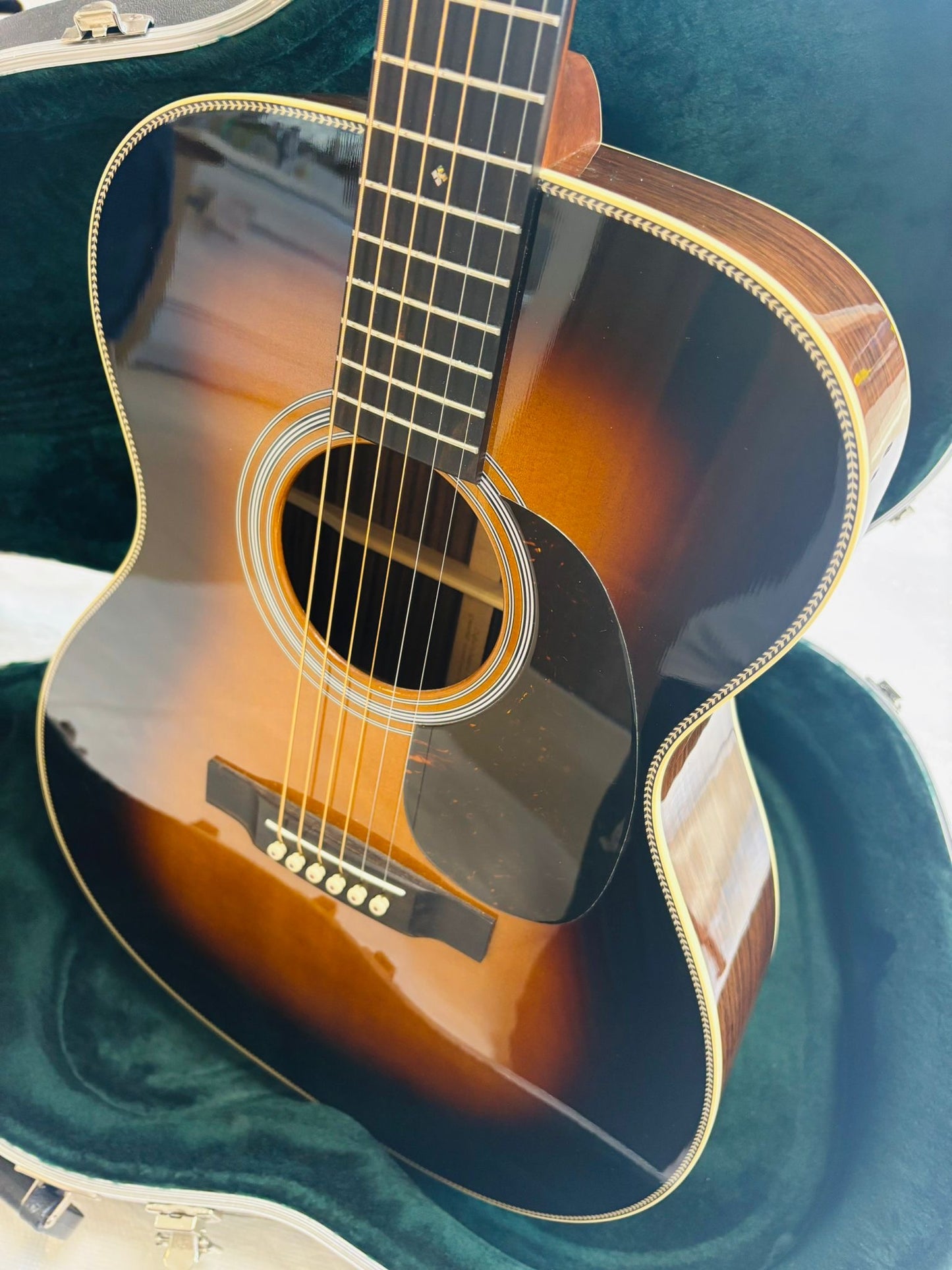 Martin 000-28 Sunburst (Pre-owned) 2023 Like New