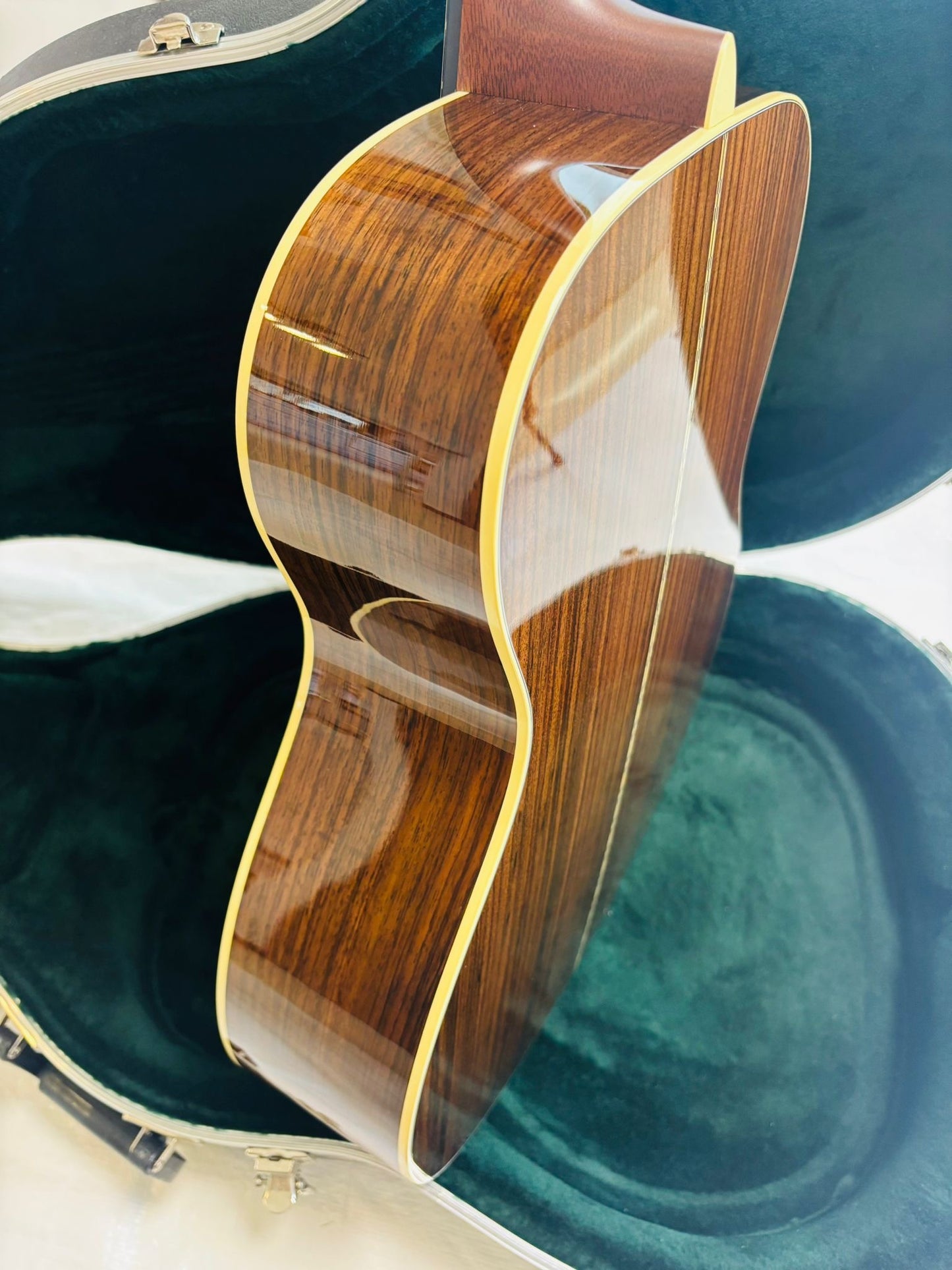 Martin 000-28 Sunburst (Pre-owned) 2023 Like New