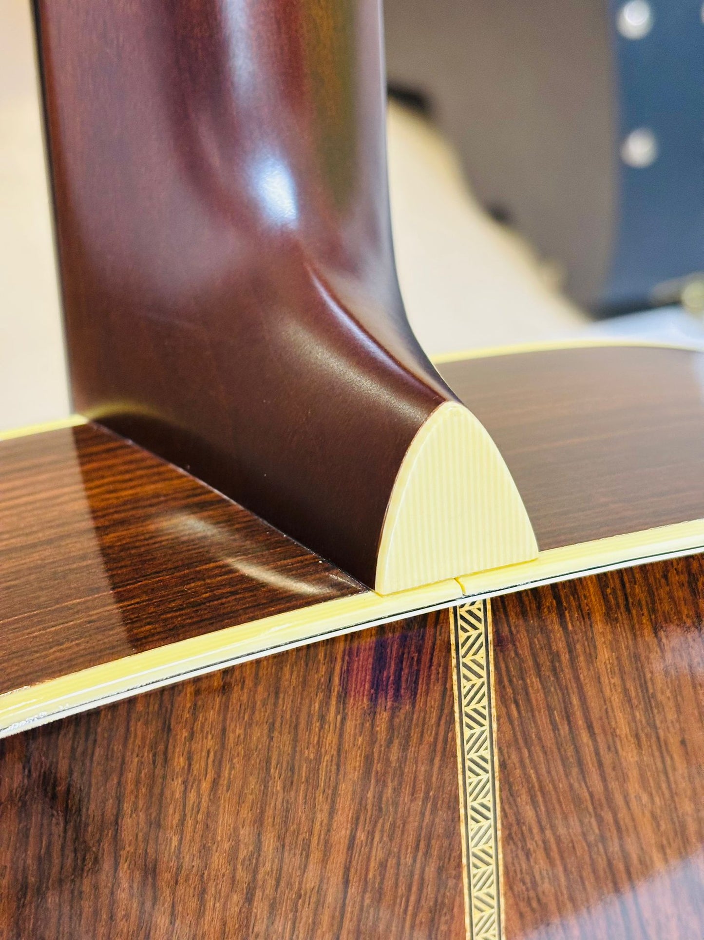 Martin OM-28V Vintage Series Sunburst (Pre-owned) 2000