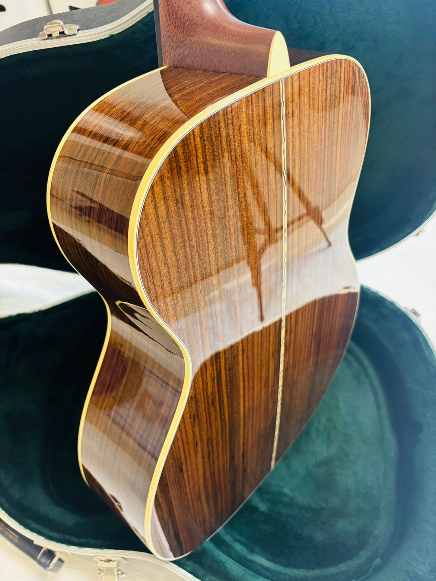 Martin 000-28 Sunburst (Pre-owned) 2023 Like New