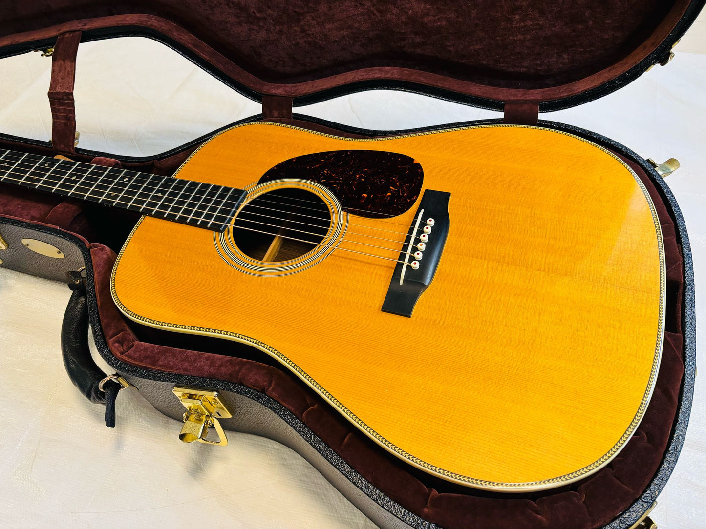 Martin HD-28V Vintage Series (Pre-Owned) 2014  LR Baggs M1pickup