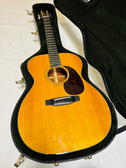 Martin 000-18 (pre-owned) acoustic guitar 2018 with pickup