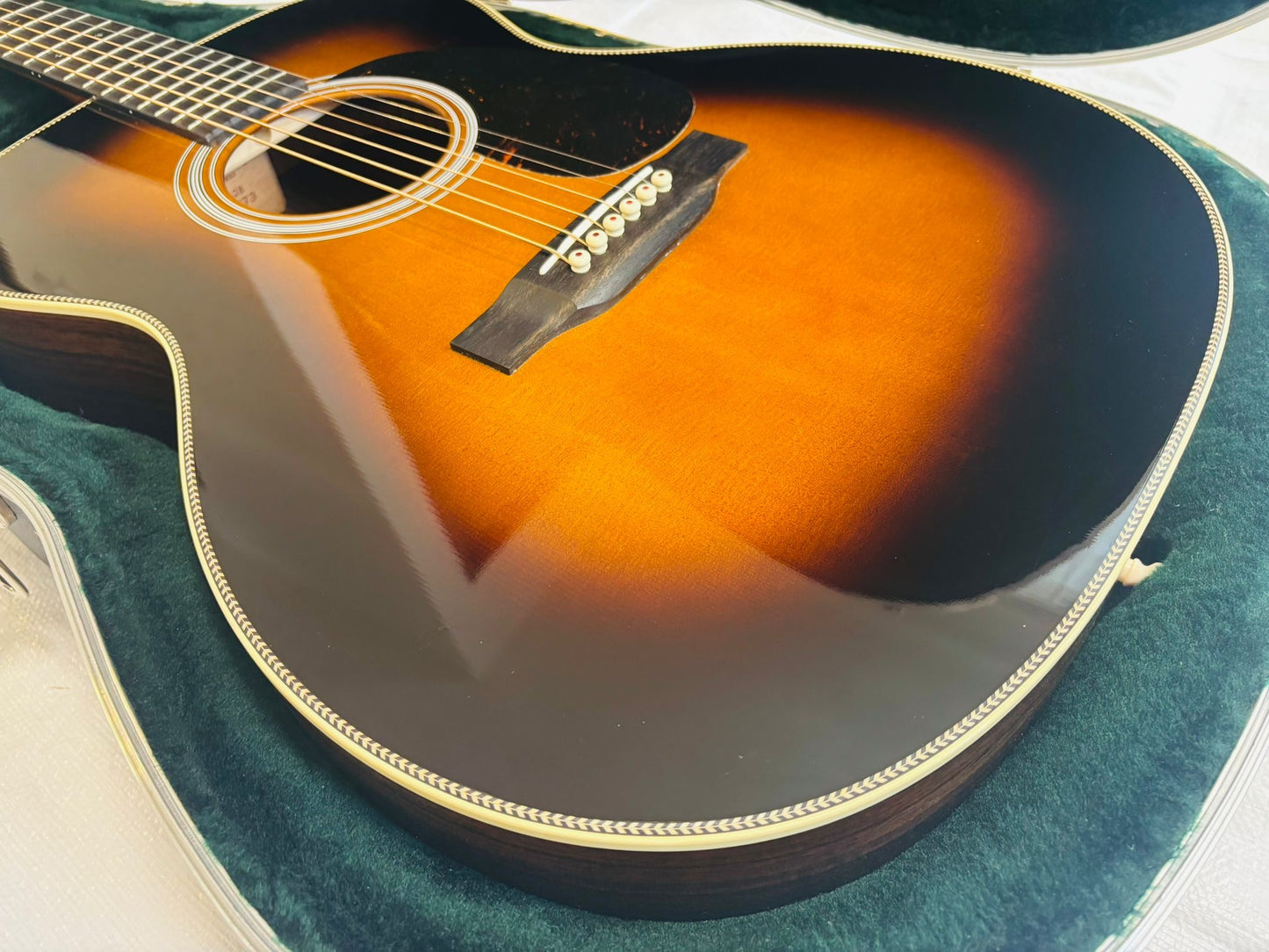 Martin 000-28 Sunburst (Pre-owned) 2023 Like New