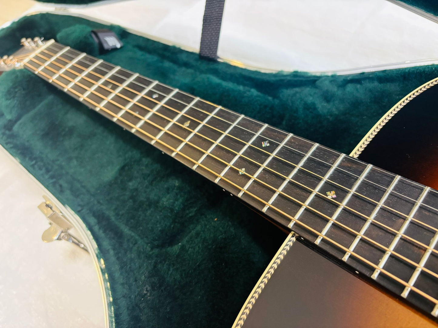 Martin 000-28 Sunburst (Pre-owned) 2023 Like New